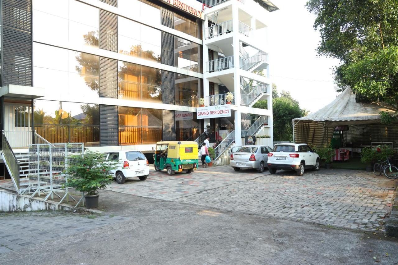 Airport Cochin Grand Residency , Nedumbassery Apartment Angamali Exterior photo